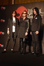 左からSUGIZO（LUNA SEA, X JAPAN）、YOSHIKI（X JAPAN）、TAKURO（GLAY）。