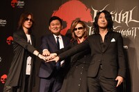 左からSUGIZO（LUNA SEA, X JAPAN）、三木谷浩史楽天株式会社代表取締役会長兼社長、YOSHIKI（X JAPAN）、TAKURO（GLAY）。