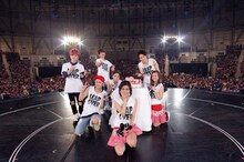 「AAA ARENA TOUR 2016 -LEAP OVER-」サンドーム福井公演にて、宇野実彩子の30歳の誕生日を祝った様子。 （写真提供：エイベックス・ミュージック・クリエイティヴ）