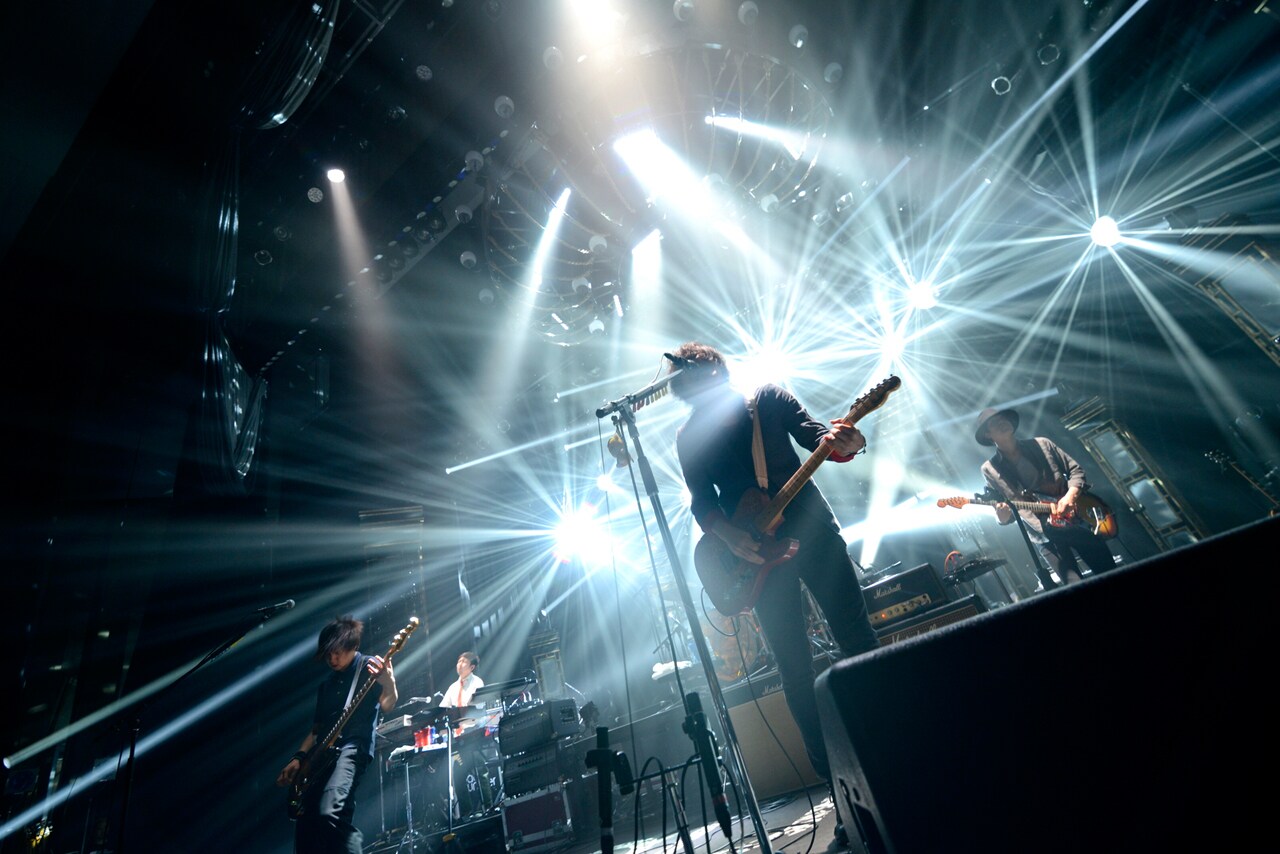 back numberが4月に行った「back number tour 2016 “ミラーボールと