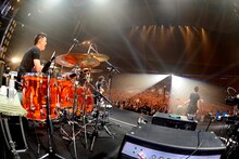 back number「back number tour 2016 “ミラーボールとシャンデリア”」群馬・ヤマダグリーンドーム前橋公演の様子。（撮影：半田安政[Showcase]）