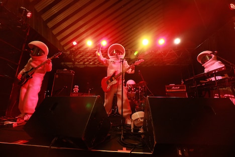 SPEED OF LIGHTS（撮影：nonfix creative [大武紘明、小谷信介、齋藤正、宮崎慎之輔]）