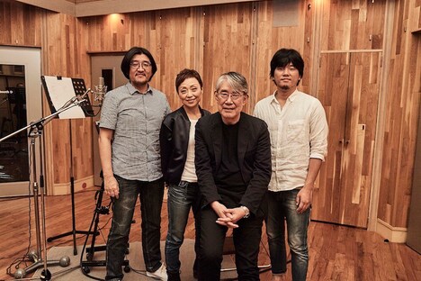左から冨田恵一、クミコ、松本隆、秦基博。