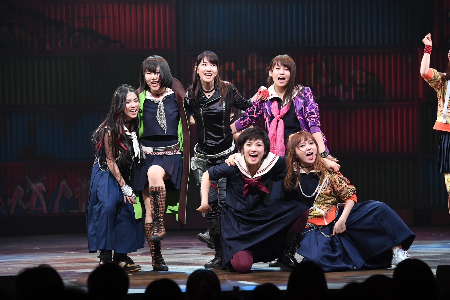 「『マジすか学園』～Lost In The SurperMarket～」 より。(c)AKS