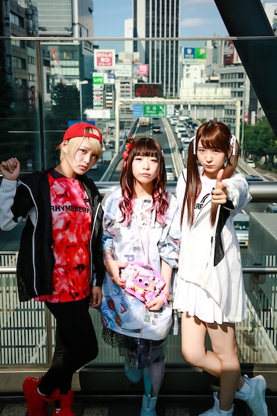 ライムベリー。左からMC MIRI、DJ OMOCHI、MC MISAKI。