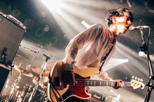 井上竜馬（Vo, Key, G / SHE'S）