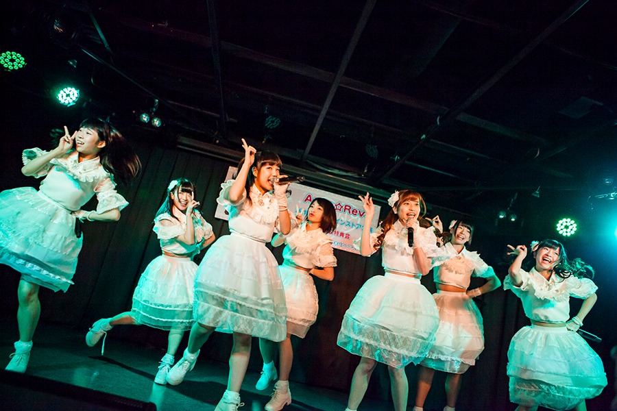Ange☆Reve定期公演の様子。（写真提供：ポニーキャニオン）