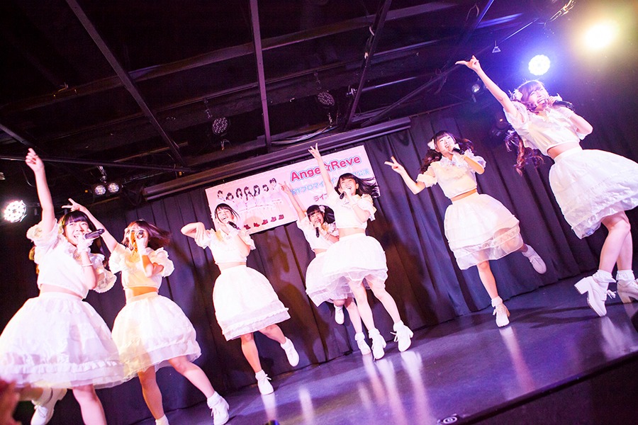 Ange☆Reve定期公演の様子。（写真提供：ポニーキャニオン）