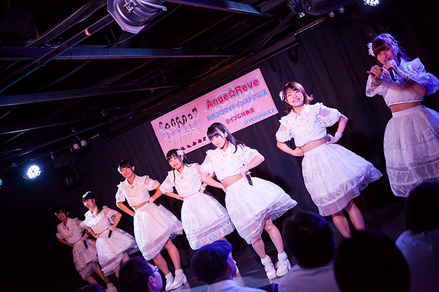Ange☆Reve定期公演の様子。（写真提供：ポニーキャニオン）