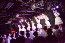 Ange☆Reve定期公演の様子。（写真提供：ポニーキャニオン）