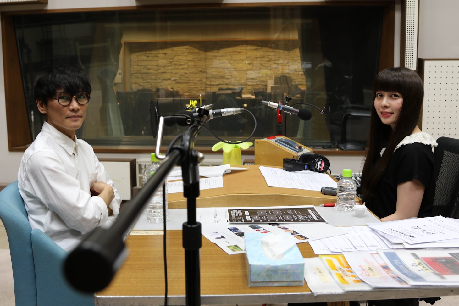 山口一郎と南波志帆。(c)NHK