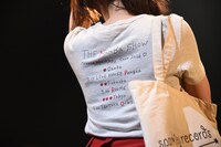 日程がバックプリントで記載された「THE NANBA SHOW 『meets sparkjoy』 tour 2016☆」ツアーTシャツ。