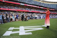 国歌独唱を行うEXILE ATSUSHI。