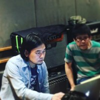 アルバムレコーディング中の堀込泰行。（写真提供：日本コロムビア）