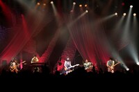 「植田真梨恵SPECIAL LIVE "PALPABLE! BUBBLE! LIVE! -SUMMER 2016-“」東京・赤坂BLITZ公演の様子。（撮影：竹谷さくら）