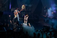 CO2を噴射する植田。（撮影：竹谷さくら）