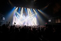 「植田真梨恵SPECIAL LIVE "PALPABLE! BUBBLE! LIVE! -SUMMER 2016-“」東京・赤坂BLITZ公演の様子。（撮影：竹谷さくら）