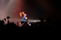 「植田真梨恵SPECIAL LIVE "PALPABLE! BUBBLE! LIVE! -SUMMER 2016-“」東京・赤坂BLITZ公演の様子。（撮影：竹谷さくら）