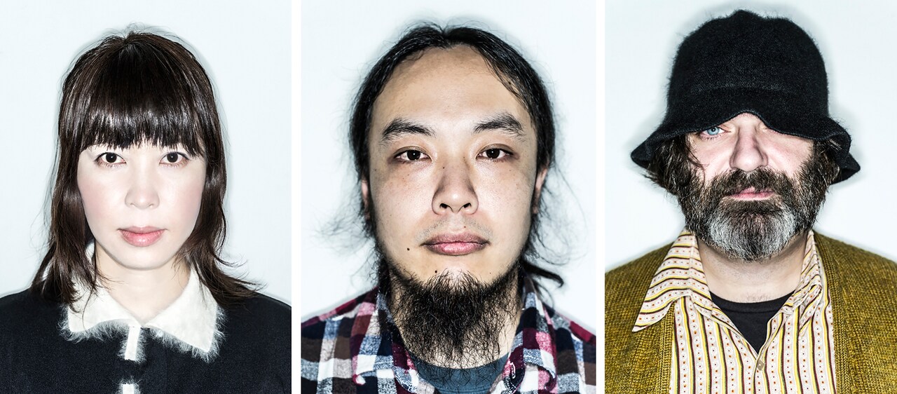 カフカ鼾。左から石橋英子、山本達久、ジム・オルーク。