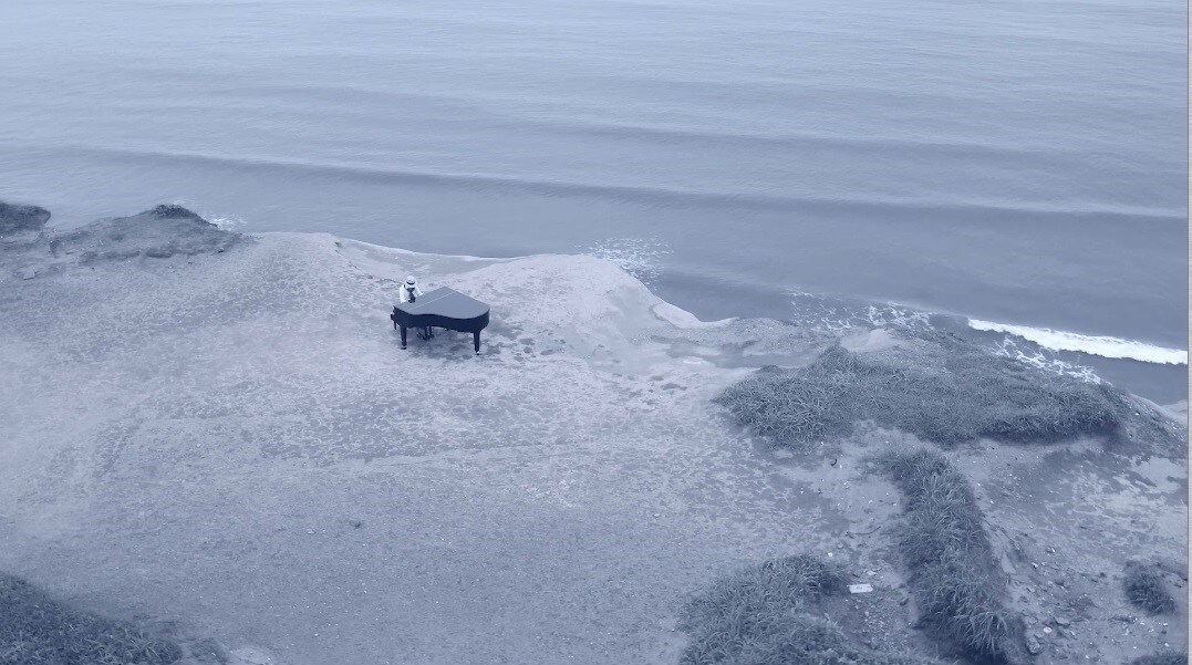 歌い手 ぐるたみん 1stライブ シール ブロマイド ぐるたみん、断崖絶壁\u201c東洋のドーバー\u201dでピアノ弾き語るMV - 音楽ナタリー