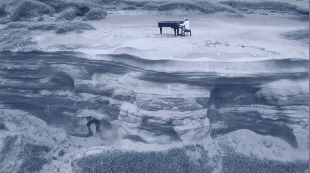 歌い手 ぐるたみん 1stライブ シール ブロマイド ぐるたみん、断崖絶壁\u201c東洋のドーバー\u201dでピアノ弾き語るMV - 音楽ナタリー