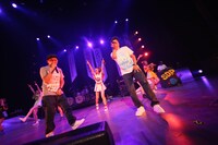 「くちづけキボンヌ」をコラボするでんぱ組.incとスチャダラパー。（写真提供：ディアステージ）