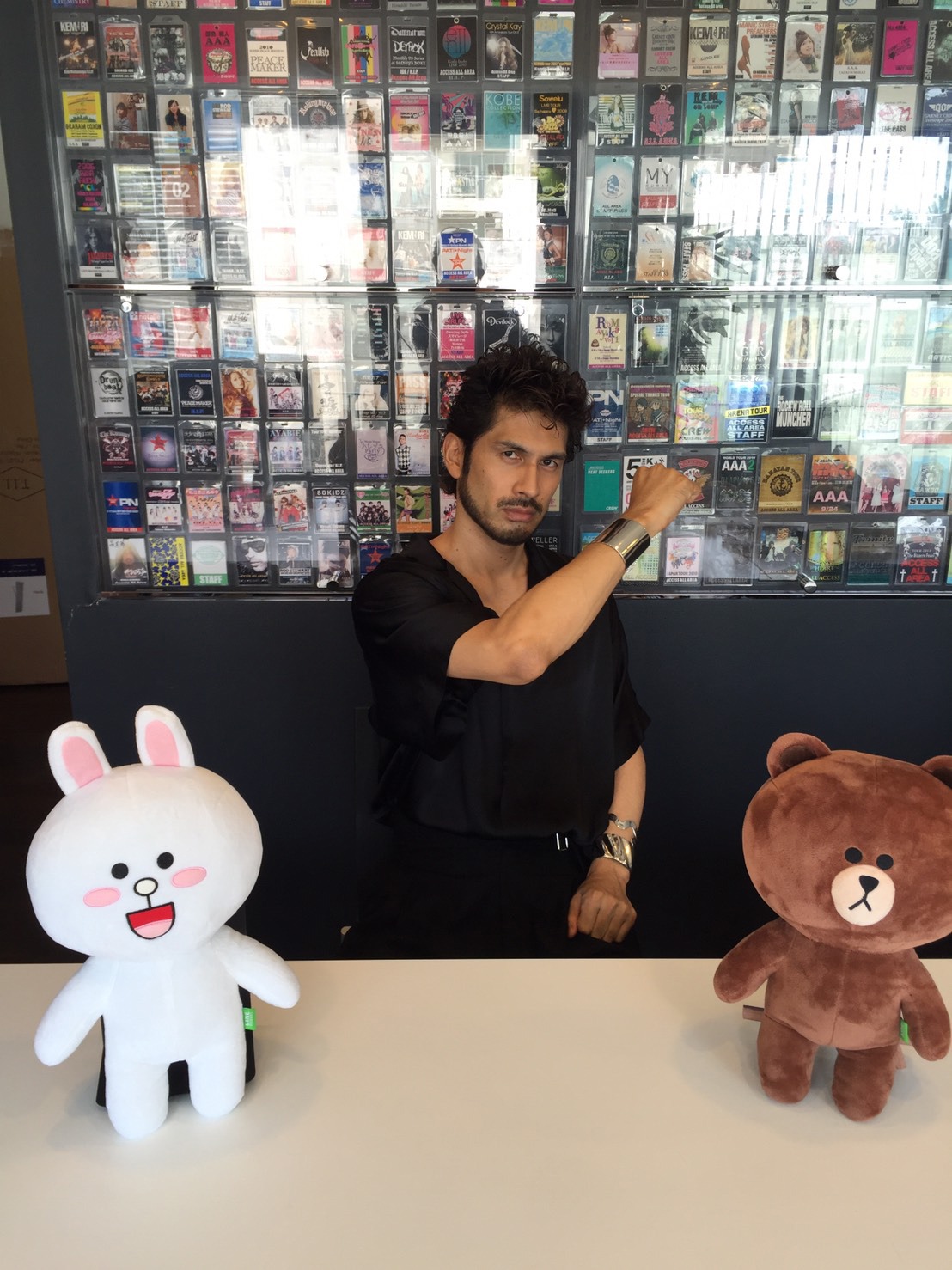LINE LIVE生配信に出演した平井堅。
