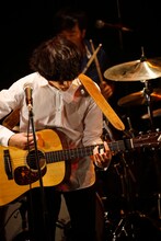 石崎ひゅーい（撮影：上飯坂一）