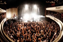 石崎ひゅーいTOUR 2016「花瓶の花」の様子。（撮影：上飯坂一）