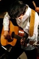 石崎ひゅーい（撮影：上飯坂一）