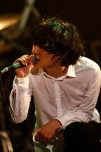 石崎ひゅーい（撮影：上飯坂一）