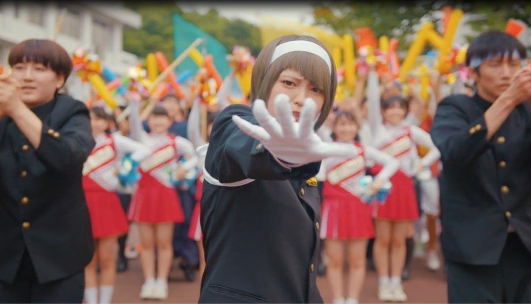 「シャトルラン」ミュージックビデオのワンシーン。