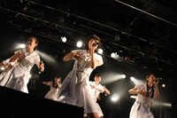 アイドルネッサンス 1stツアー「君の街まで訪ねるネッサンス!!」東京・新宿BLAZE公演の様子。