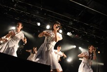 アイドルネッサンス 1stツアー「君の街まで訪ねるネッサンス!!」東京・新宿BLAZE公演の様子。