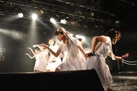 アイドルネッサンス 1stツアー「君の街まで訪ねるネッサンス!!」東京・新宿BLAZE公演の様子。