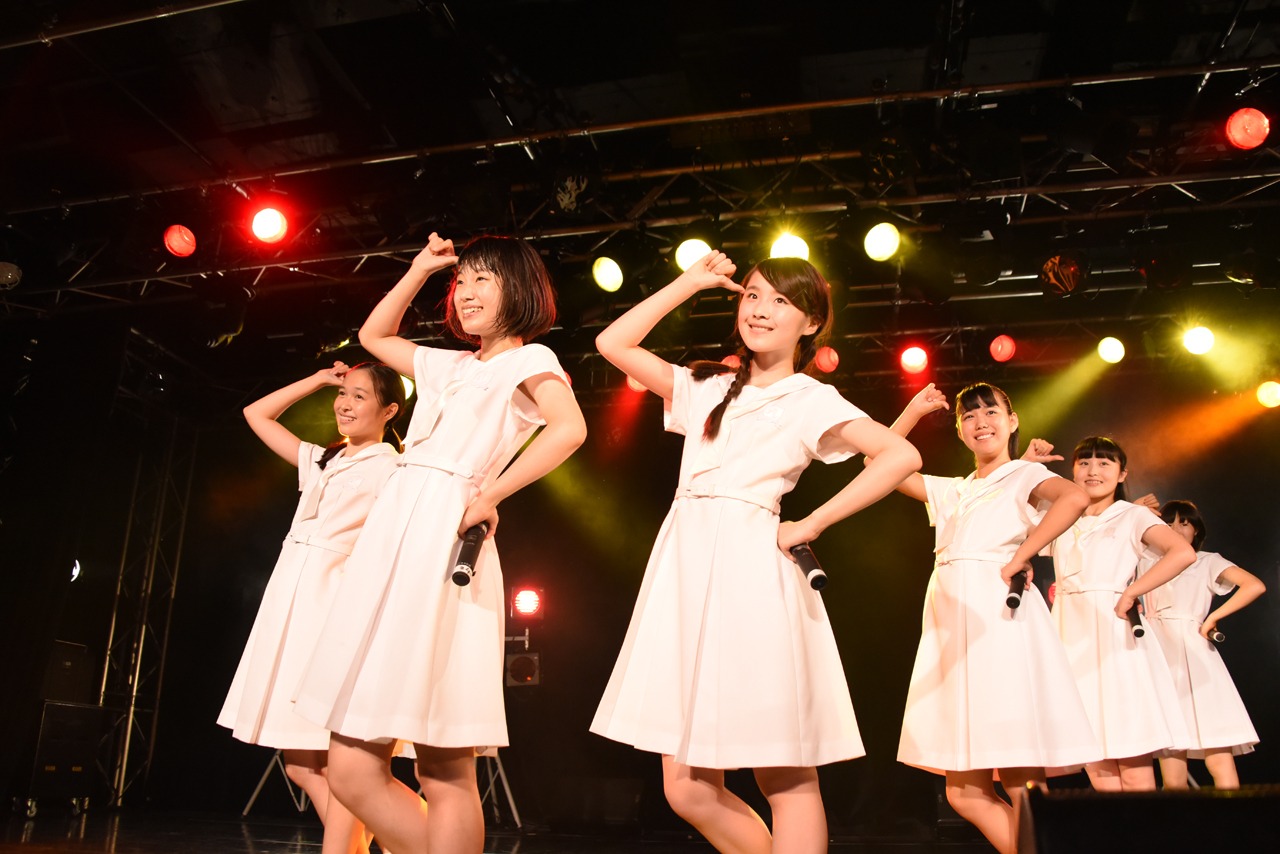 アイドルネッサンス 1stツアー「君の街まで訪ねるネッサンス!!」東京・新宿BLAZE公演の様子。