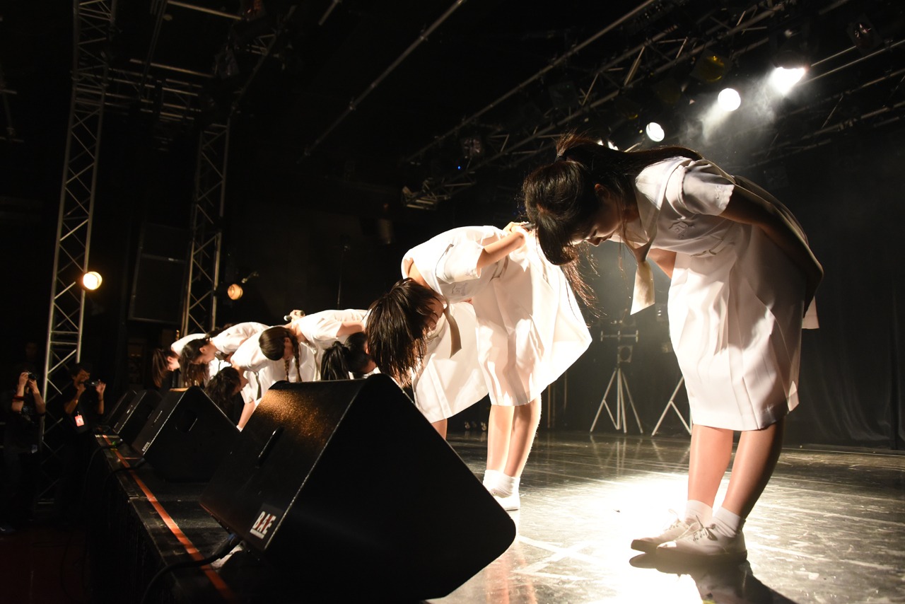 アイドルネッサンス 1stツアー「君の街まで訪ねるネッサンス!!」東京・新宿BLAZE公演の様子。