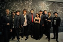 東京スカパラダイスオーケストラとマルシア。（写真提供：日本コロムビア）