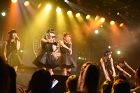 MAPLEZによるライブの様子。