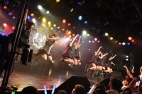 MAPLEZによるライブの様子。