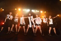 PiiiiiiiNによるライブの様子。