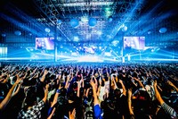 GLAY「HAPPY SWING 20th Anniversary SPECIAL LIVE ～We▽Happy Swing～ Vol.2」の様子。（撮影：岡田裕介）