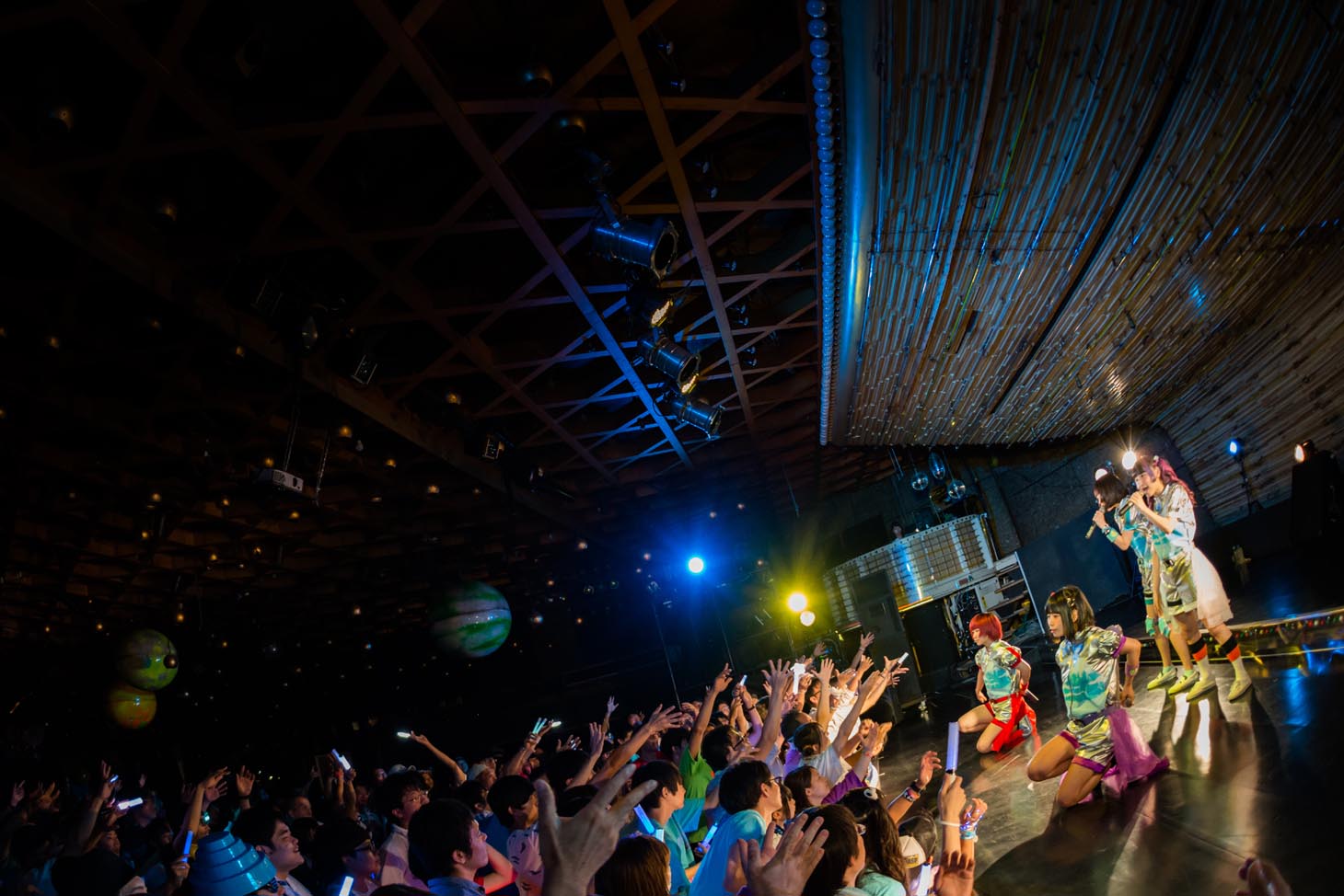 「WE ARE A ROCK FESTIVAL TOUR」7月31日の大阪・ユニバース公演の様子。（Photo by shinz）