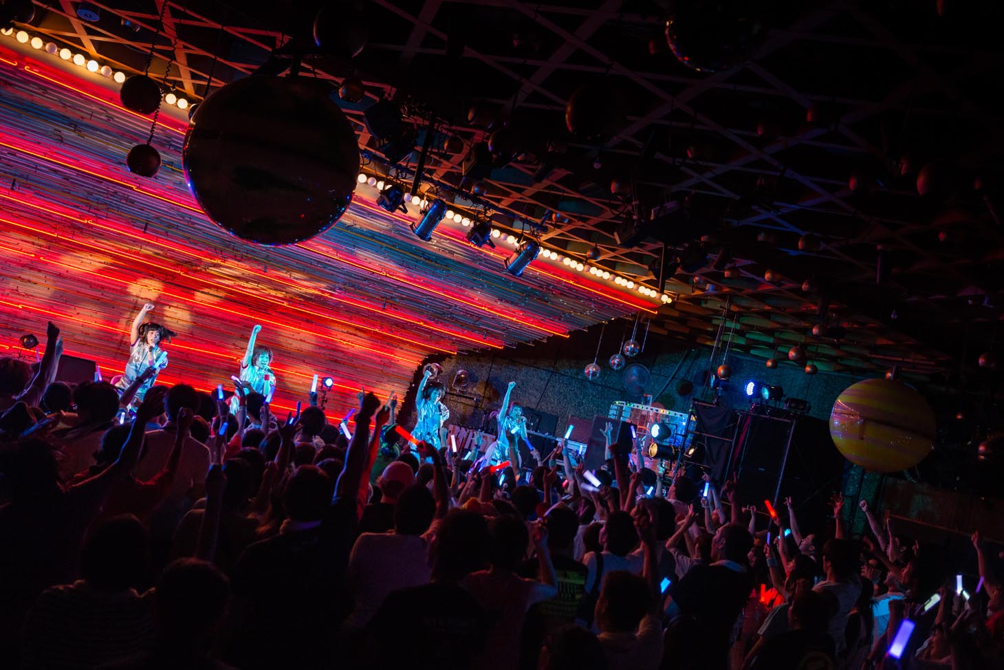 「WE ARE A ROCK FESTIVAL TOUR」7月31日の大阪・ユニバース公演の様子。（Photo by shinz）
