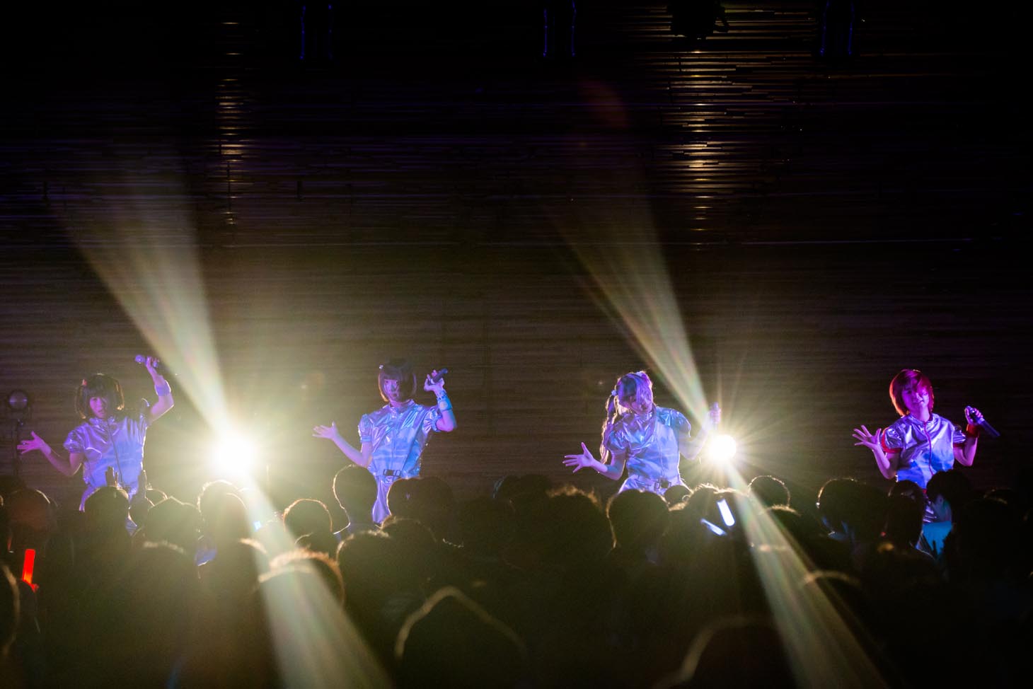 「WE ARE A ROCK FESTIVAL TOUR」7月31日の大阪・ユニバース公演の様子。（Photo by shinz）