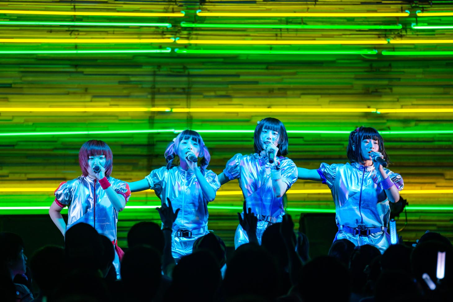 「WE ARE A ROCK FESTIVAL TOUR」7月31日の大阪・ユニバース公演の様子。（Photo by shinz）