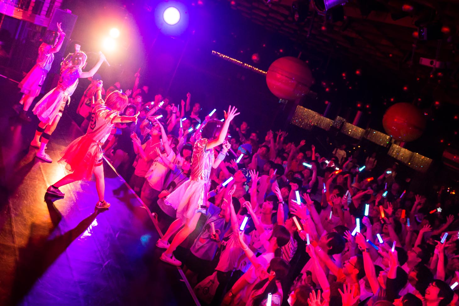 「WE ARE A ROCK FESTIVAL TOUR」7月31日の大阪・ユニバース公演の様子。（Photo by shinz）