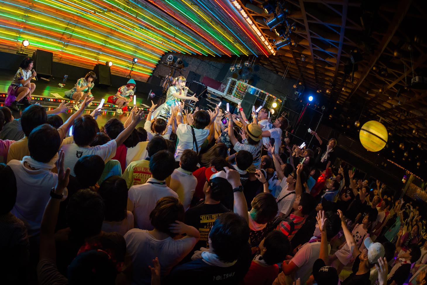 「WE ARE A ROCK FESTIVAL TOUR」7月31日の大阪・ユニバース公演の様子。（Photo by shinz）