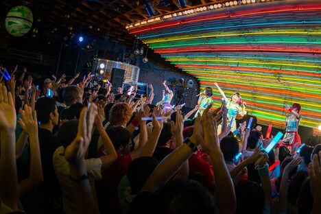 「WE ARE A ROCK FESTIVAL TOUR」7月31日の大阪・ユニバース公演の様子。(Photo by shinz)