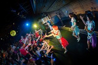 「WE ARE A ROCK FESTIVAL TOUR」7月31日の大阪・ユニバース公演の様子。（Photo by shinz）